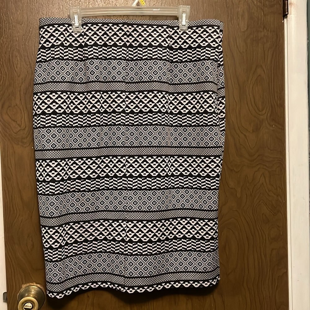 Ice black and white geometric pencil skirt size XL - Picture 2 of 3